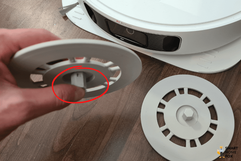 Die beiden Bolzen, welcher für einen zusätzlichen Anpressdruck auf die Wischpads sorgen, sind zu sehen.